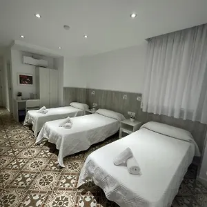 https://hostal-nova-barcelona.top-hotels-tarragona.com